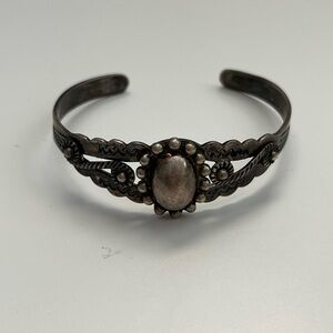 VINTAGE FRED HARVEY ERA STERLING SILVER NAVAJO SMALL CUFF BRACELET